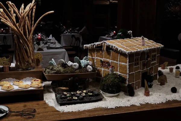 Gros Plan Décorations Noël Sur Une Table Bois Dans Café — Photo