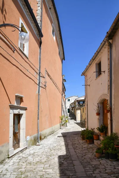 Ένα Στενό Δρομάκι Μεταξύ Μεσαιωνικών Πέτρινων Κτιρίων Στο Morcone Benevento — Φωτογραφία Αρχείου