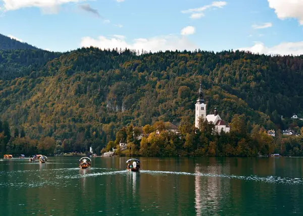 Schöne Bleder Insel Slowenien Mit Der Von Bäumen Umgebenen Barockkirche — Stockfoto