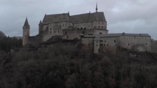 Vzdušný Pohled Středověký Hrad Vianden Vrcholu Kopce — Stock video