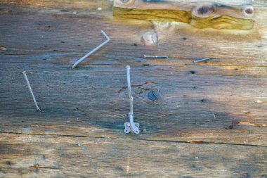 Ahşap zemine çivili yakın çekim.