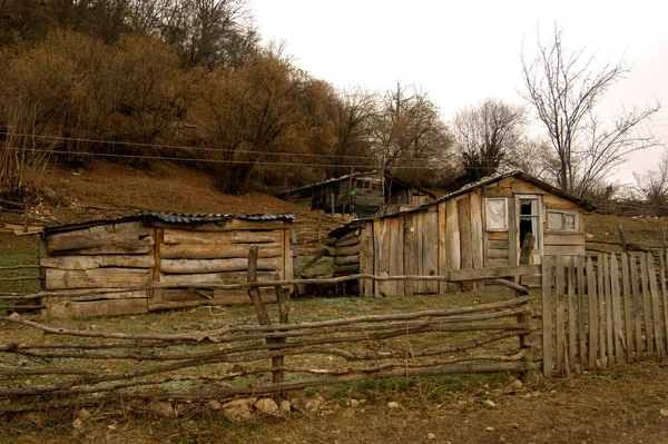 Ein Niedliches Holzhaus Hinter Dem Zaun Der Stadt Ijevan Armenien — Stockfoto