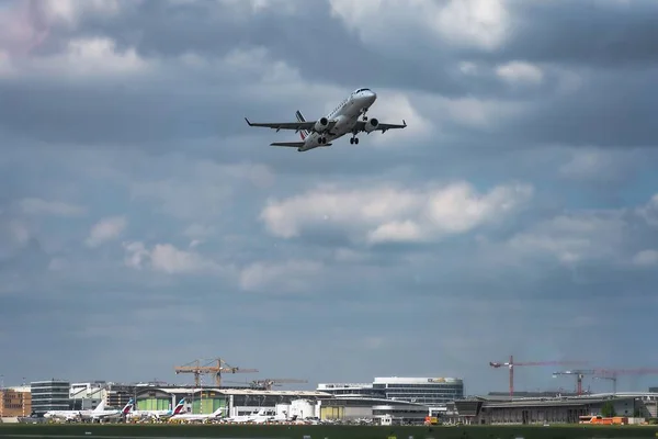 Aereo Decolla All Aeroporto Stoccarda — Foto Stock