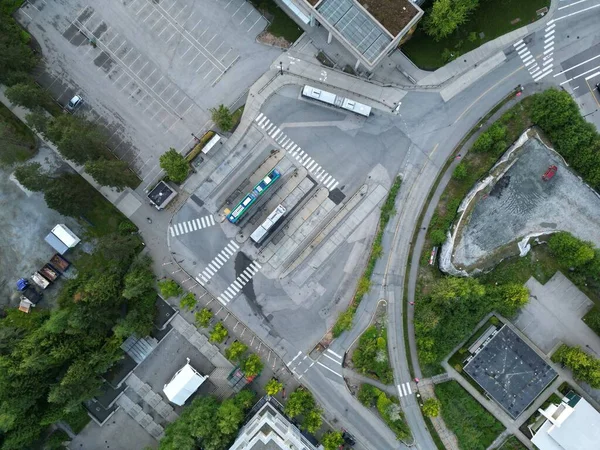 Tiro Ângulo Alto Uma Rua Urbana Confusa Com Edifícios Estacionamento — Fotografia de Stock