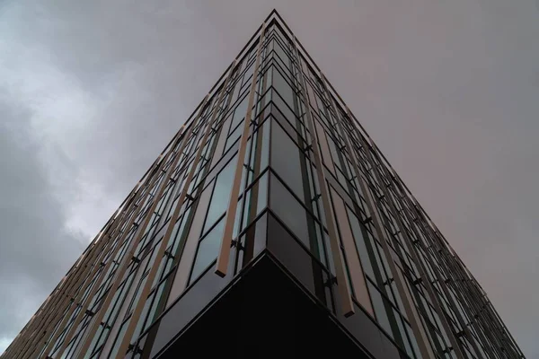 Ângulo Baixo Edifício Com Arquitetura Vidro Aço — Fotografia de Stock