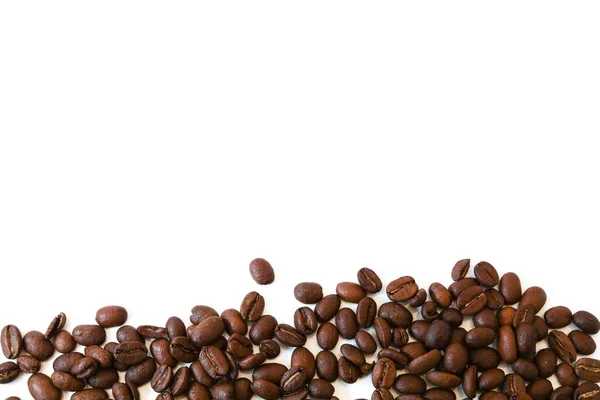 アラビア豆またはロバスタコーヒー豆は白い背景にテキスト用のスペースで隔離されています コーヒーの背景や食感のコンセプト フリーコピースペース — ストック写真
