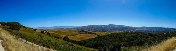 Панорама Катящихся Холмов Солнечный День Сельской Местности Калифорнии — стоковое фото