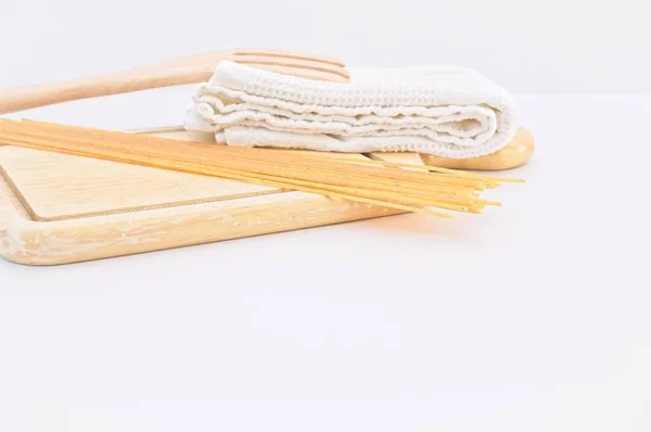 Espaguetis Trigo Oriental Agricultura Ecológica Tabla Cortar Madera Tenedor Paño — Foto de Stock
