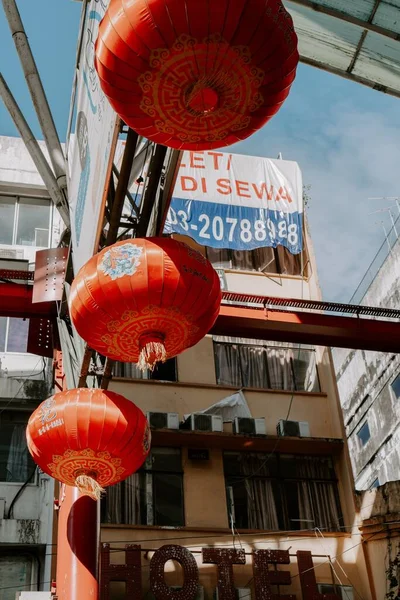 Een Verticaal Schot Van Rode Chinese Lantaarns Chinatown Kuala Lumpur — Stockfoto