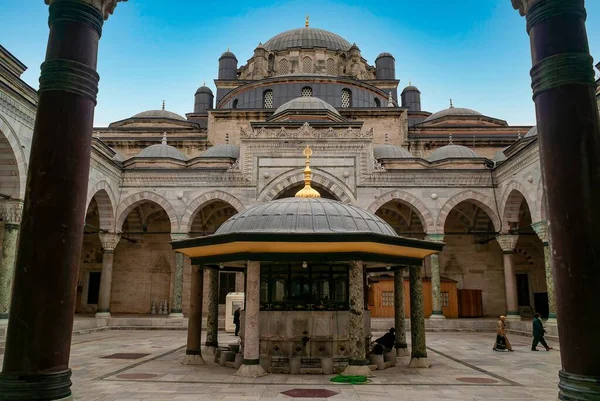 Istambul Turquia Novembro 2009 Praça Interna Mesquita Beyazit Istanbul — Fotografia de Stock