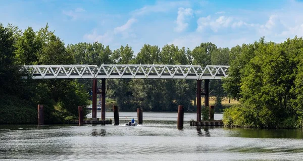 Sebuah Jembatan Logam Atas Sungai Maas Belanda — Stok Foto