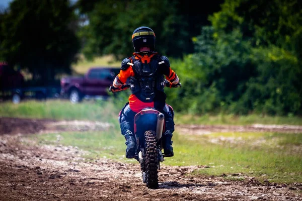 Une Vue Arrière Coureur Motocross Sur Son Vélo Fort Worth — Photo