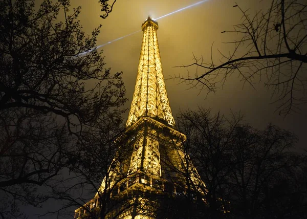 Icônica Torre Eiffel Iluminada Noite Paris França — Fotografia de Stock