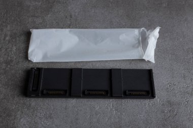 DJI Air 2S kuadkopter insansız hava aracını yüklüyorum.