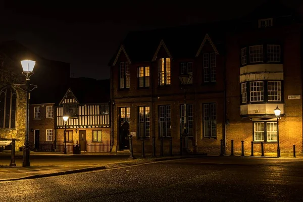 Une Belle Vue Des Bâtiments Éclairés Nuit Dans Vieille Ville — Photo