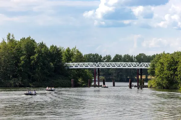 Hollanda Nın Maas Nehri Ndeki Teknelerde Ağaçlar Arasında Güzel Bir — Stok fotoğraf