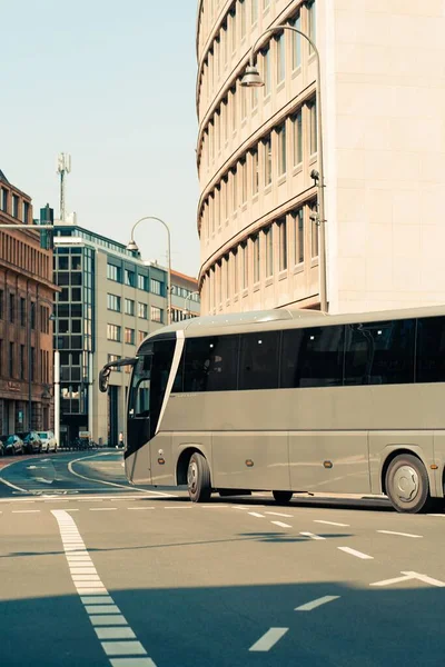 Ônibus Rua Perto Dos Edifícios Colônia Alemanha — Fotografia de Stock
