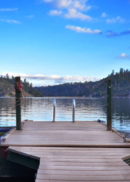 Vertical Shot Wooden Dock Clear Lake Surrounded Mountain Forests — Stock Photo, Image