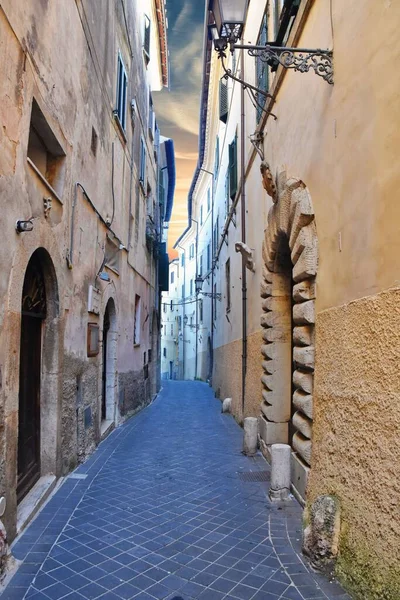 Een Smalle Straat Van Alatri Een Dorp Vlakbij Rome Italië — Stockfoto