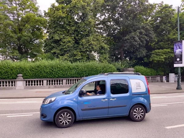 Car Drives Road Brussels — Stock Photo, Image