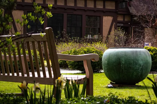 Wooden Bench Spherical Pot Garden House — Stock Photo, Image
