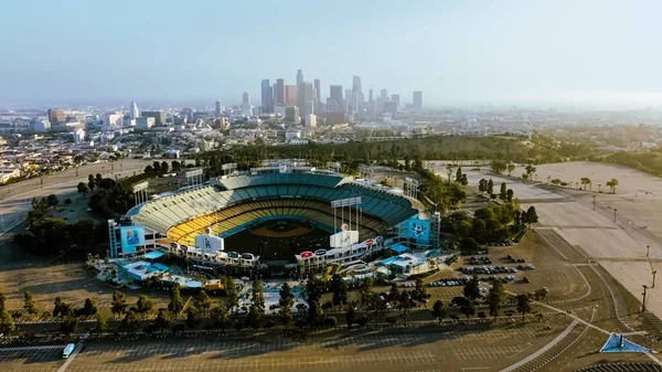 Een Luchtfoto Van Het Los Angeles Dodgers Stadium Met Downtown — Stockfoto