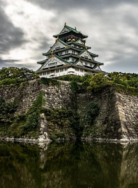 Een Verticaal Lage Hoek Opname Van Osaka Kasteel Chuo Osaka — Stockfoto