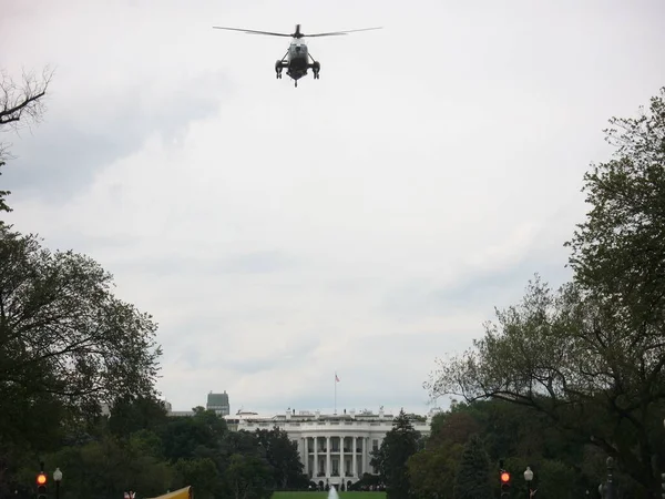 Vrtulník Přilétající Bílého Domu Washingtonu Spojených Státech — Stock fotografie