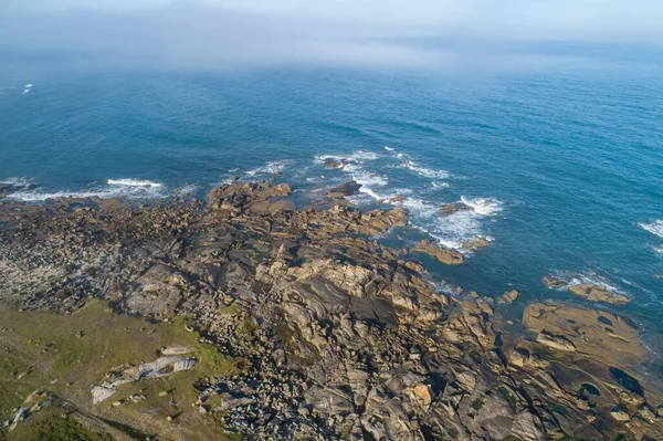 Drone Luchtfoto Van Rotsachtige Kustlijn Atlantische Oceaan — Stockfoto