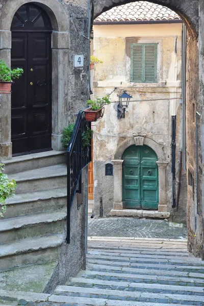 Una Calle Estrecha Con Casas Antiguas Guarcino Pueblo Cerca Roma — Foto de Stock