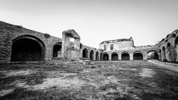 Talya Temmuz 2022 Mimari Ayrıntılar Gün Batımında San Nicola Adası — Stok fotoğraf