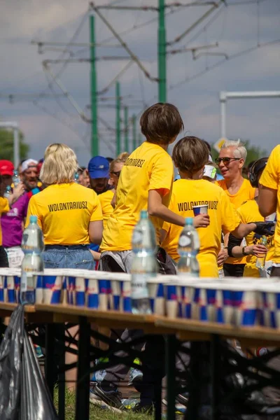 人々は Wings Life World Run レースに参加します — ストック写真