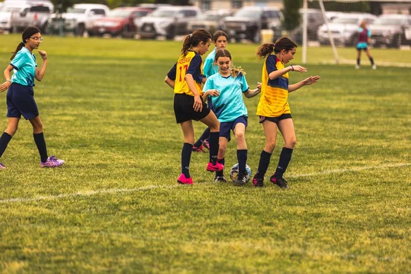 Young Girls Playing Soccer Youth Soccer Game — Stock Photo, Image