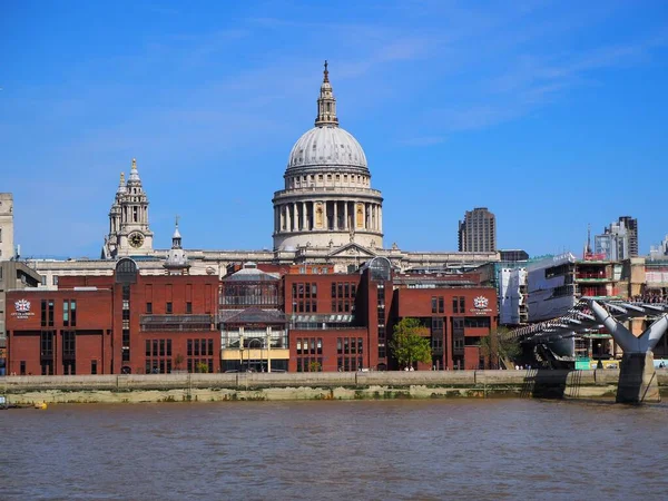 Una Hermosa Toma Catedral San Pablo Puente Milenario Peatonal Londres —  Fotos de Stock