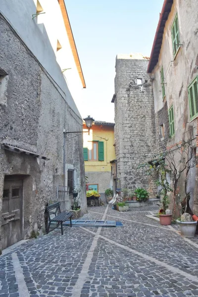 Colpo Verticale Vicolo Tra Antiche Case Nel Borgo Medievale Vicino — Foto Stock