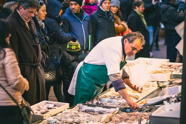 Fishmonger Selling Fish Outdoors Crowd People Him Bologna Italy — Stock Photo, Image