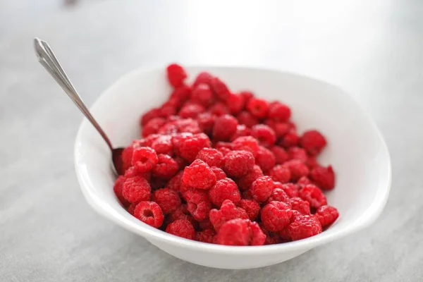 Selective Focus White Bowl Full Red Raspberry Tea Spoon — Stock Photo, Image