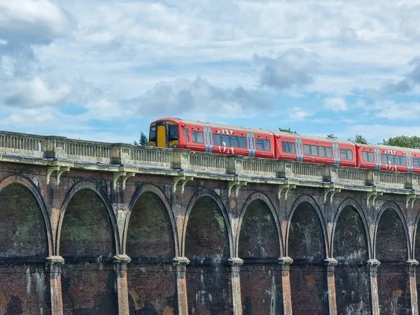 Railway Train Crossing Arches Ouse Valley Bridge Summer — Stock Photo, Image
