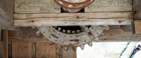 メカニズムの木製の歯車のクローズアップショット — ストック写真