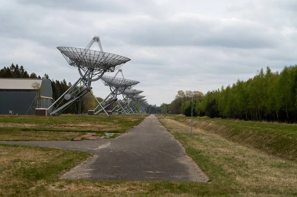 Radiotelescopio Síntesis Westerbork Los Países Bajos Bajo Cielo Sombrío —  Fotos de Stock