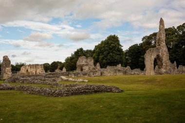 Leydimiz Thetford, Norfolk, İngiltere 'deki Ortaçağ Cluniac Manastırı kalıntıları.