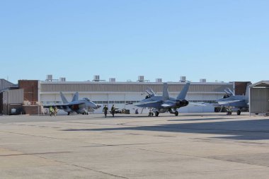 RAAF FA 18 uçakları üsse sabitlendi.