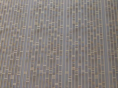 Bir binadaki cam kiremitlerin ön görüntüsü