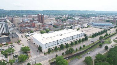 Huntington, CA, ABD 'deki modern binaların hava görüntüsü