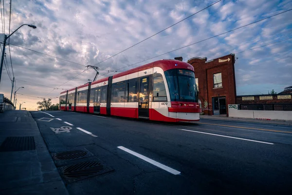 Toronto Kanada Kırmızı Bir Tramvaya Yakın Çekim — Stok fotoğraf