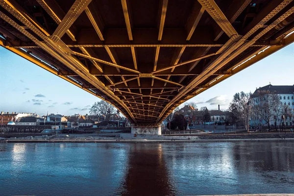 橋下工事の低角度ショット — ストック写真