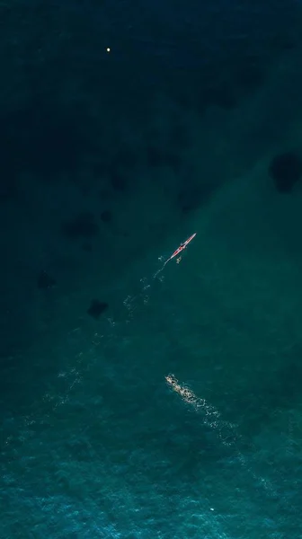 Drone Vista Dall Alto Una Persona Kayak Altra Nuotata Acque — Foto Stock