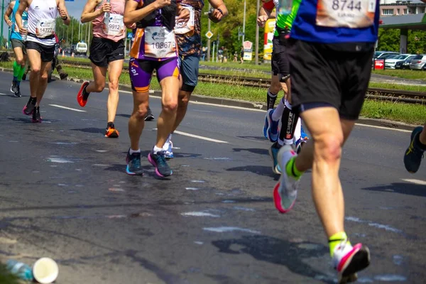 2022 Yaşam Kanatları Dünya Koşusu Katılımcılarının Bacakları Polonya Poznan — Stok fotoğraf