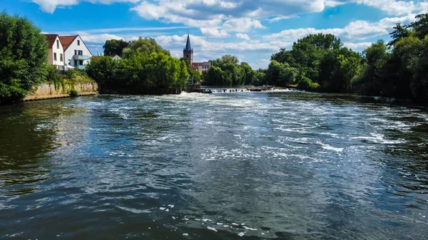 Ein See Mit Einer Kirche Hintergrund Touristen Lieben Diese Aussicht — Stockfoto