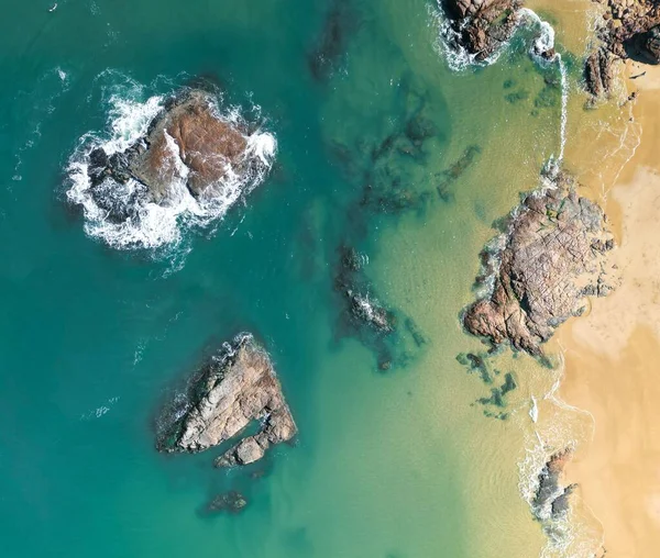 オーストラリアのポート スティーヴンスのリーフと岩のドローン映像 — ストック写真
